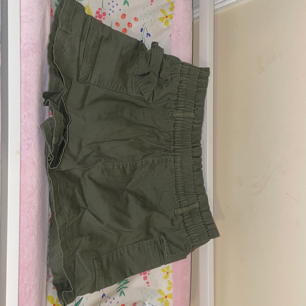 No Boundaries Olive Green Shorts
